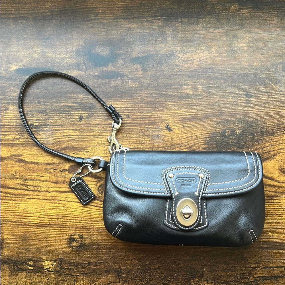 VINTAGE - Coach Black Leather Wristlet with Silver Turn Lock